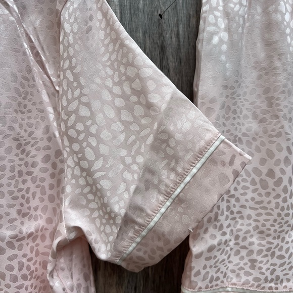 BCBGMaxazria Mauve Chalk Animal Jacquard Short Set Pajamas size Large NWT - Picture 11 of 13